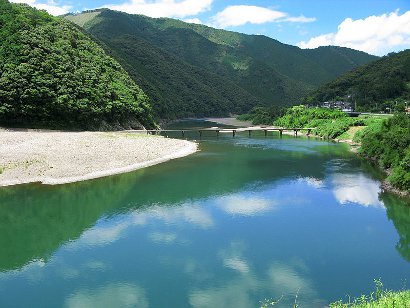 遅咲きのひまわりロケ地 四万十川の魅力を探す旅 生田斗真主演ドラマ 40マガジン