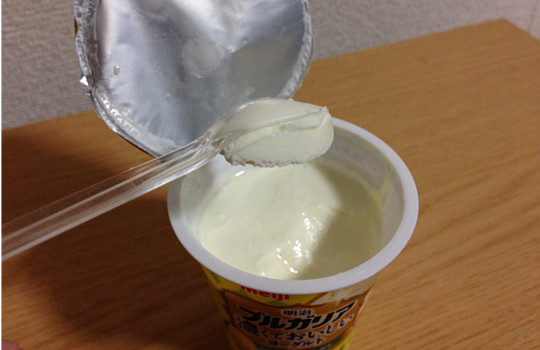 明治ブルガリア濃くておいしいヨーグルト レモンピール風味85g←食べた感想4