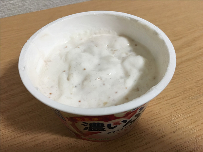 オハヨー「濃いふわクリーミーヨーグルト(いちじく)」←食べてみた5