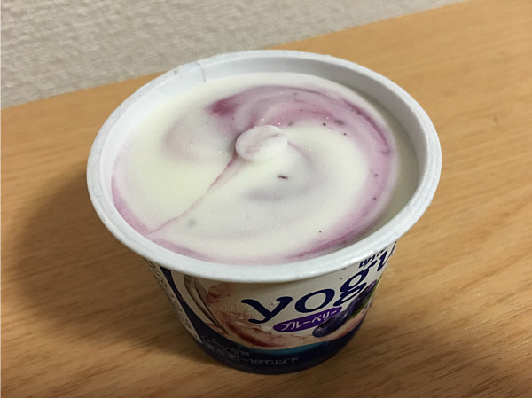 明治ヨーグルトinアイス(ブルーベリー)←ヒンヤリ甘酸っぱくて最高です！5