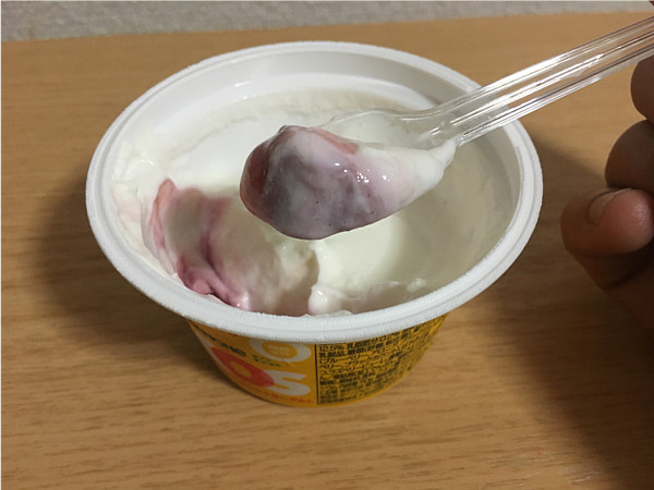 ダノンオイコス ハニーwith森のベリーを食べてみました8