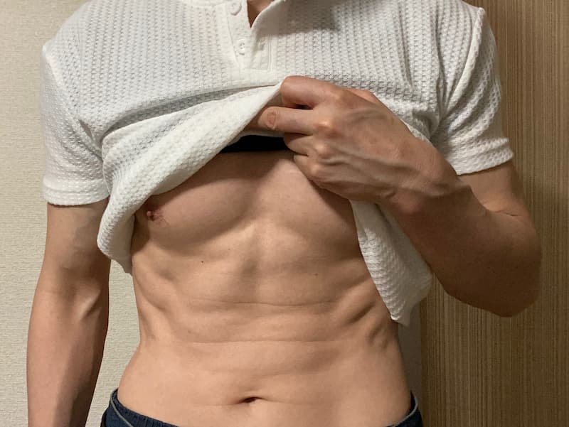 腹筋の状態〝脂肪のっているよね〜〟写真