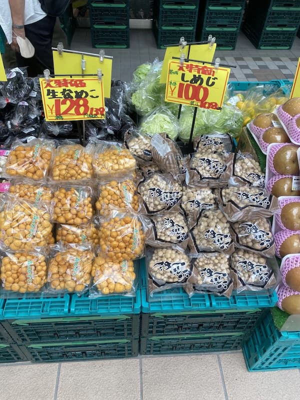 八百屋さん外売り-生なめこ＆しめじ写真