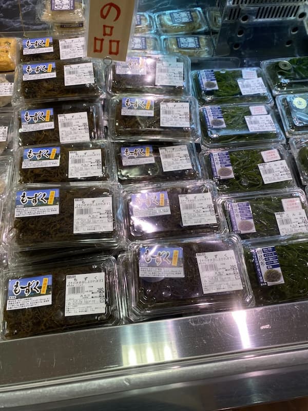 大きい八百屋さんの鮮魚売り場：生海藻-写真