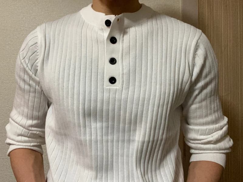 胸が盛れる?ヘンリーネックニット-写真