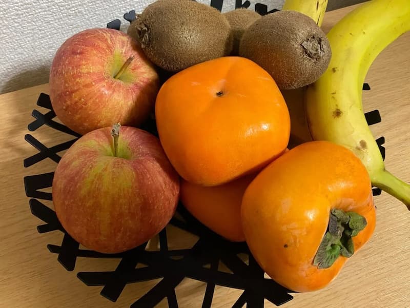 生の果物:柿・りんご・バナナ・キウイ-写真