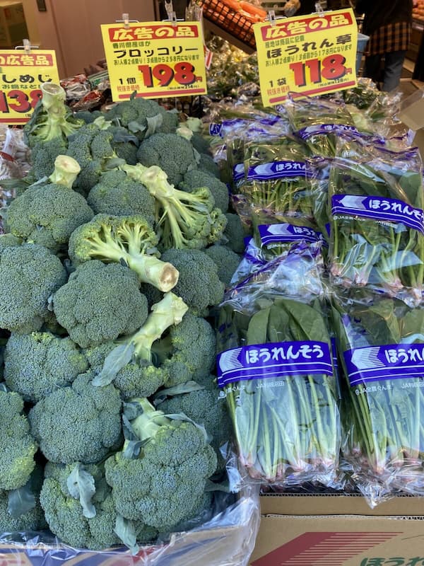 2025年12月スーパーのブロッコリー外売り-写真