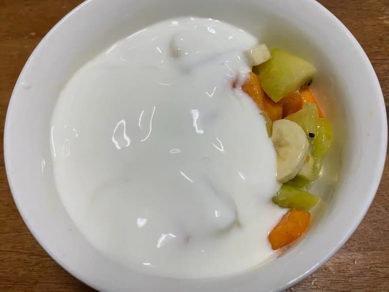 フルーツヨーグルト(キウイ・バナナ・富有柿)-写真2