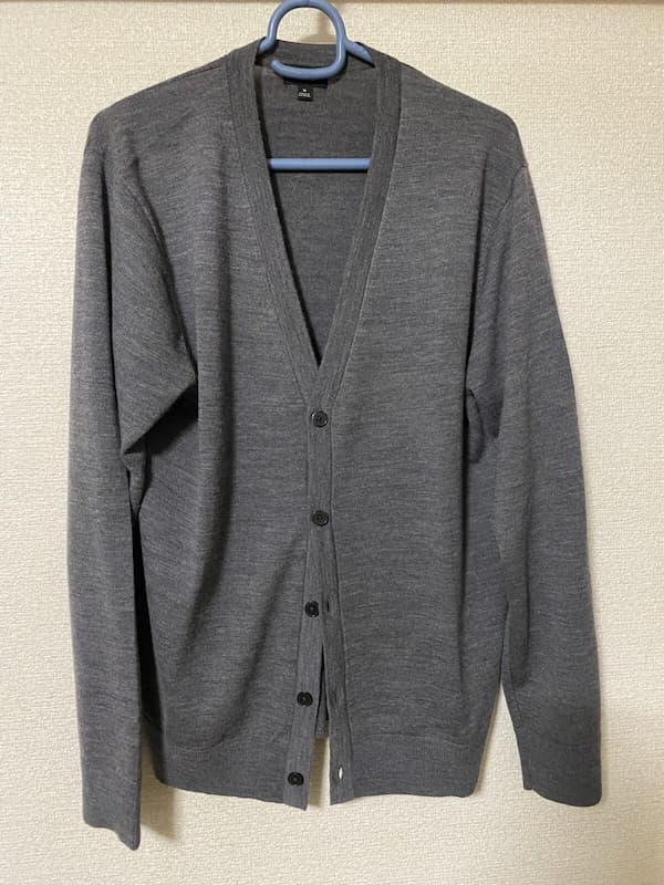 UNIQLOメリノウールVネックカーディガングレー写真1