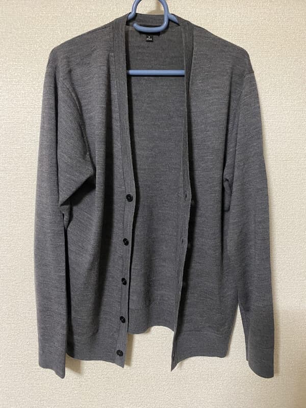 UNIQLOメリノウールVネックカーディガングレー写真2