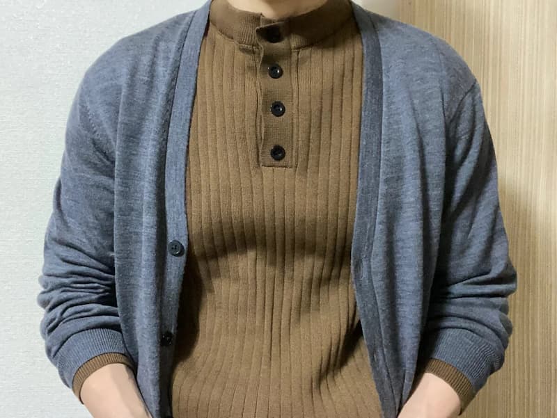 UNIQLOメリノウールVネックカーディガングレー写真5