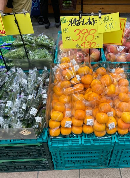 大きな八百屋さん〝種なし柿〟写真